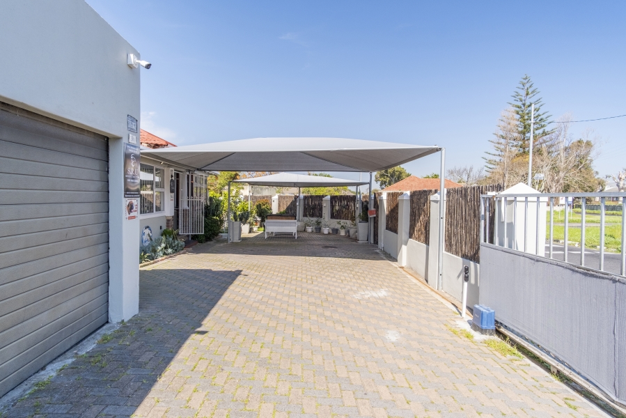 5 Bedroom Property for Sale in Wynberg Western Cape